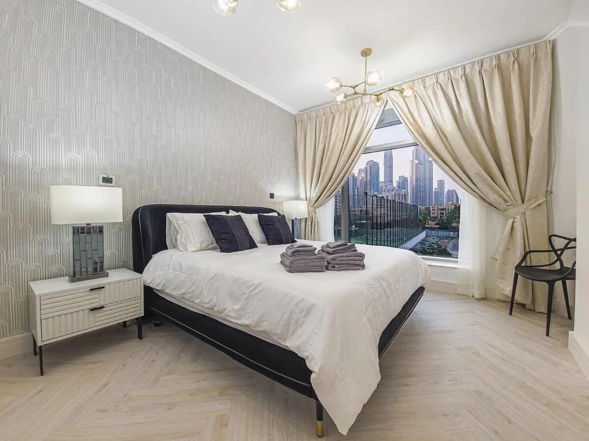 Luxury 2-Bed Condo Full Burj Khalifa Lights View! Dubai 0*,