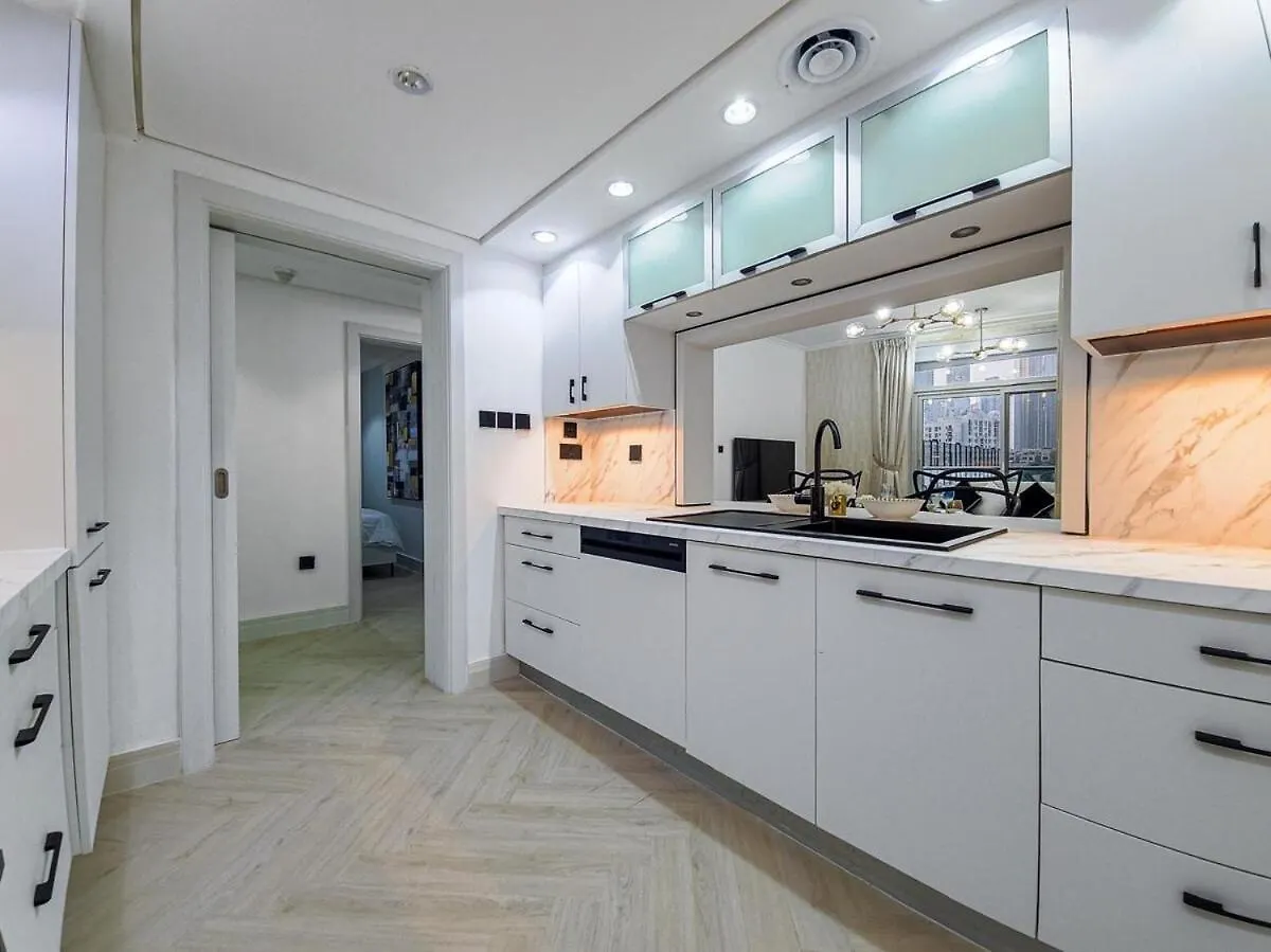 Luxury 2-Bed Condo Full Burj Khalifa Lights View! Dubai Apartment