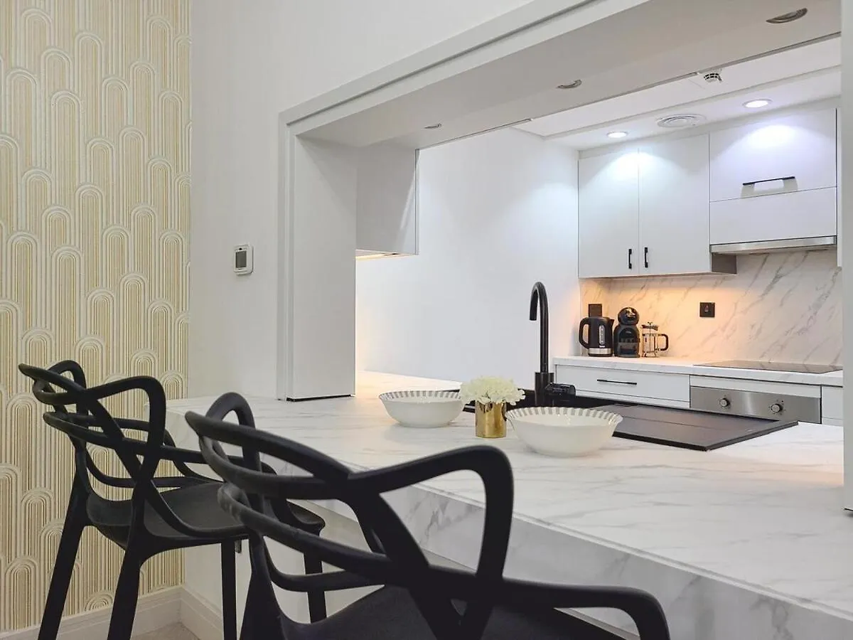 Luxury 2-Bed Condo Full Burj Khalifa Lights View! Dubai 0*,  United Arab Emirates
