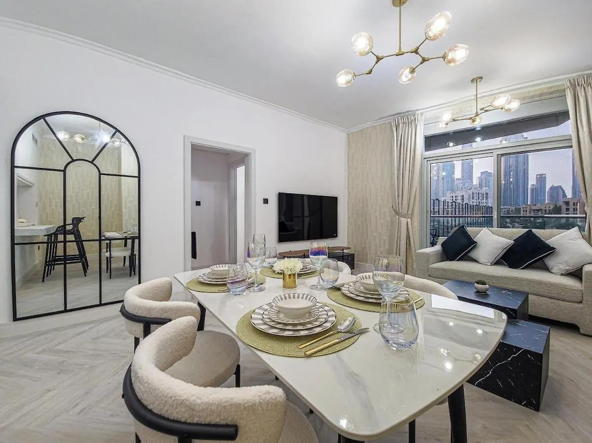 Apartment Luxury 2-Bed Condo Full Burj Khalifa Lights View! Dubai