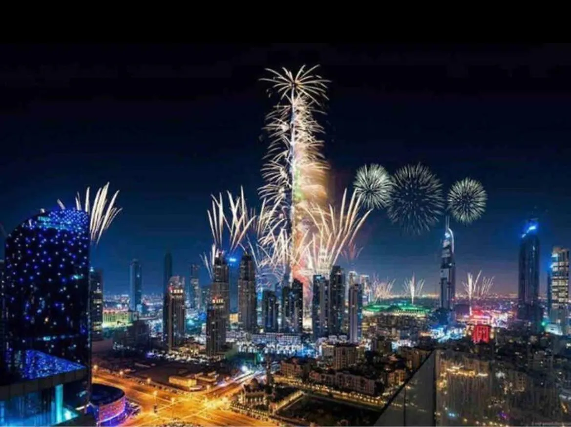 Luxury 2-Bed Condo Full Burj Khalifa Lights View! Dubai Apartment