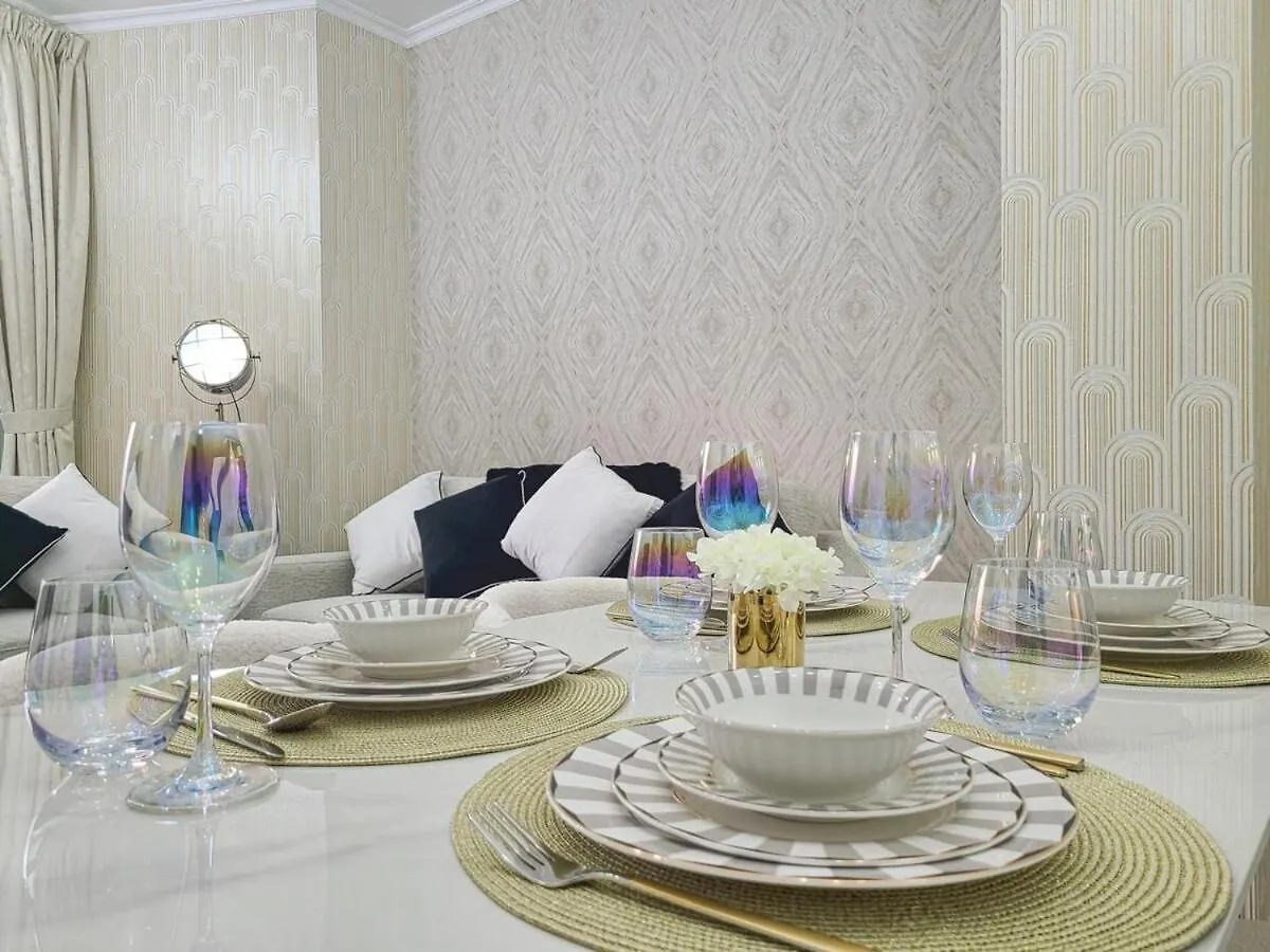 Apartment Luxury 2-Bed Condo Full Burj Khalifa Lights View! Dubai