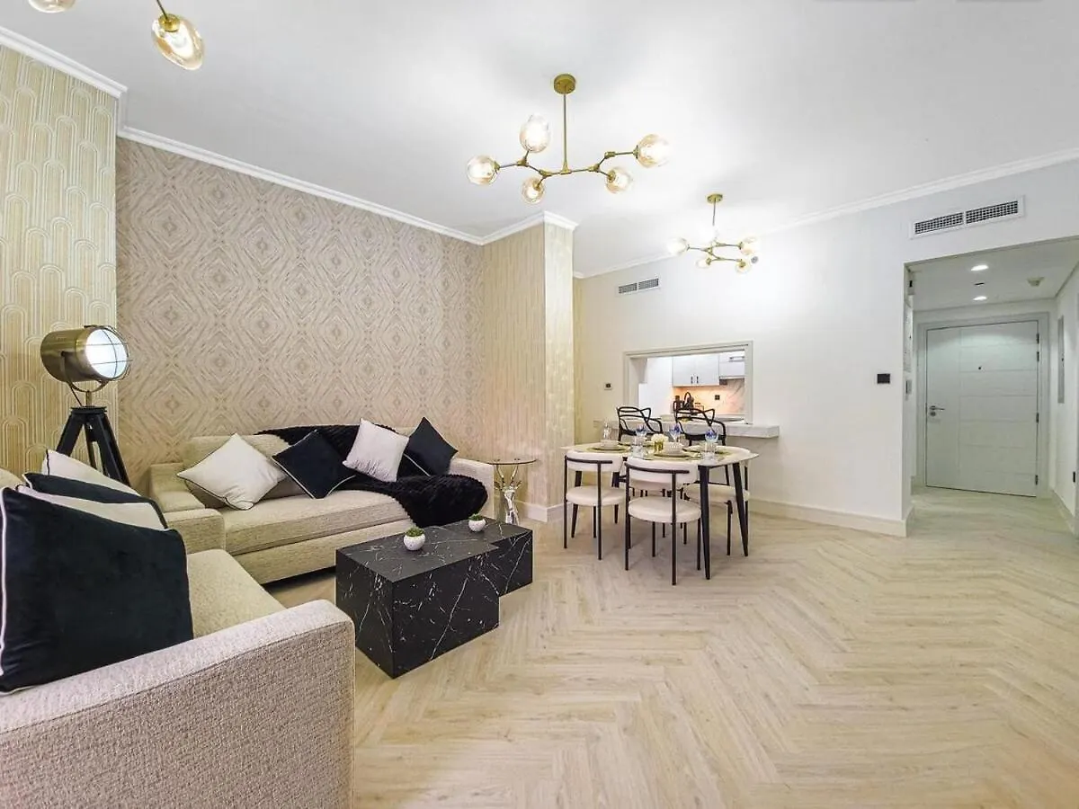 Luxury 2-Bed Condo Full Burj Khalifa Lights View! Dubai
